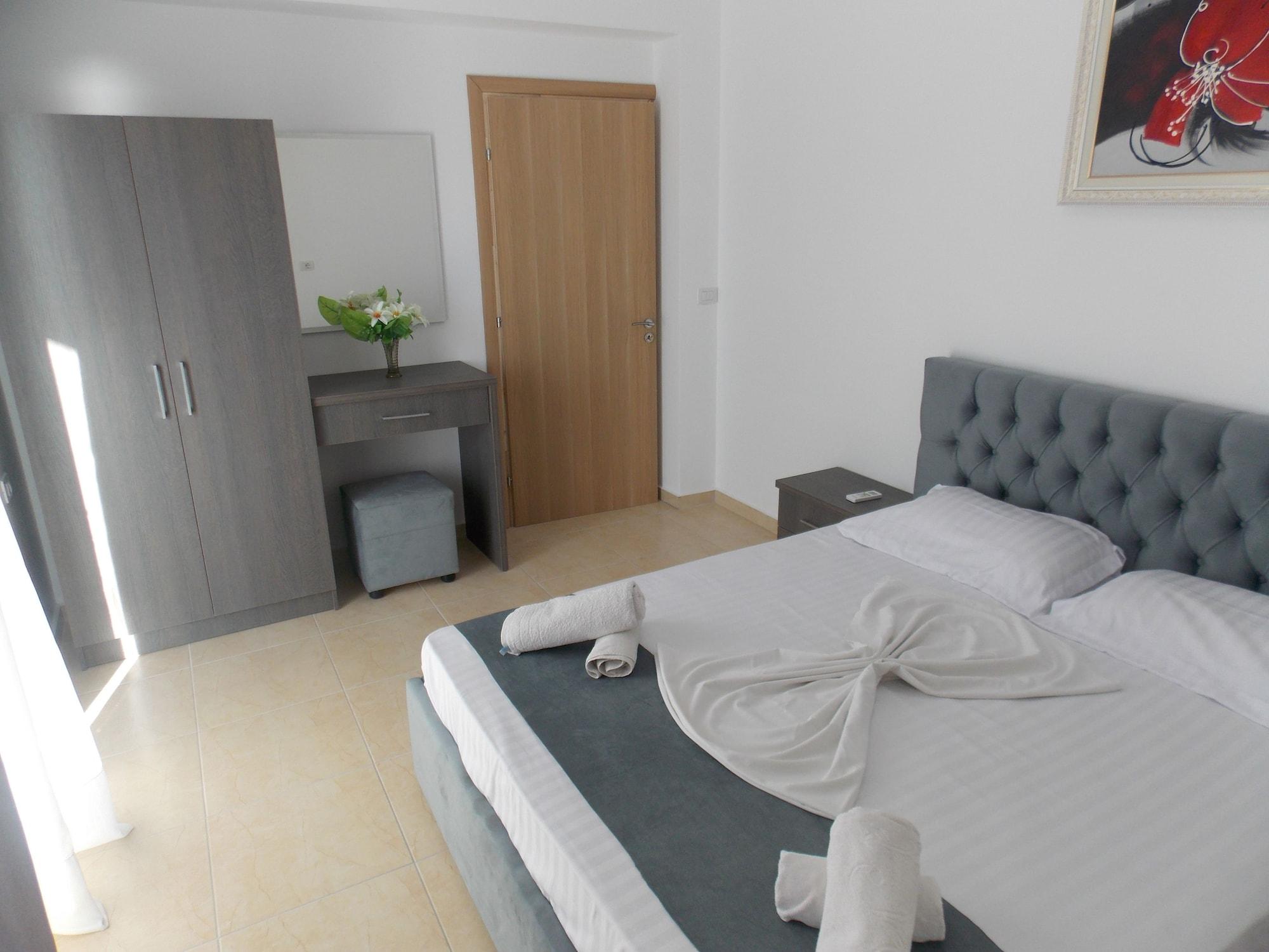 Afrimi Relax Apartments Sarande Bagian luar foto
