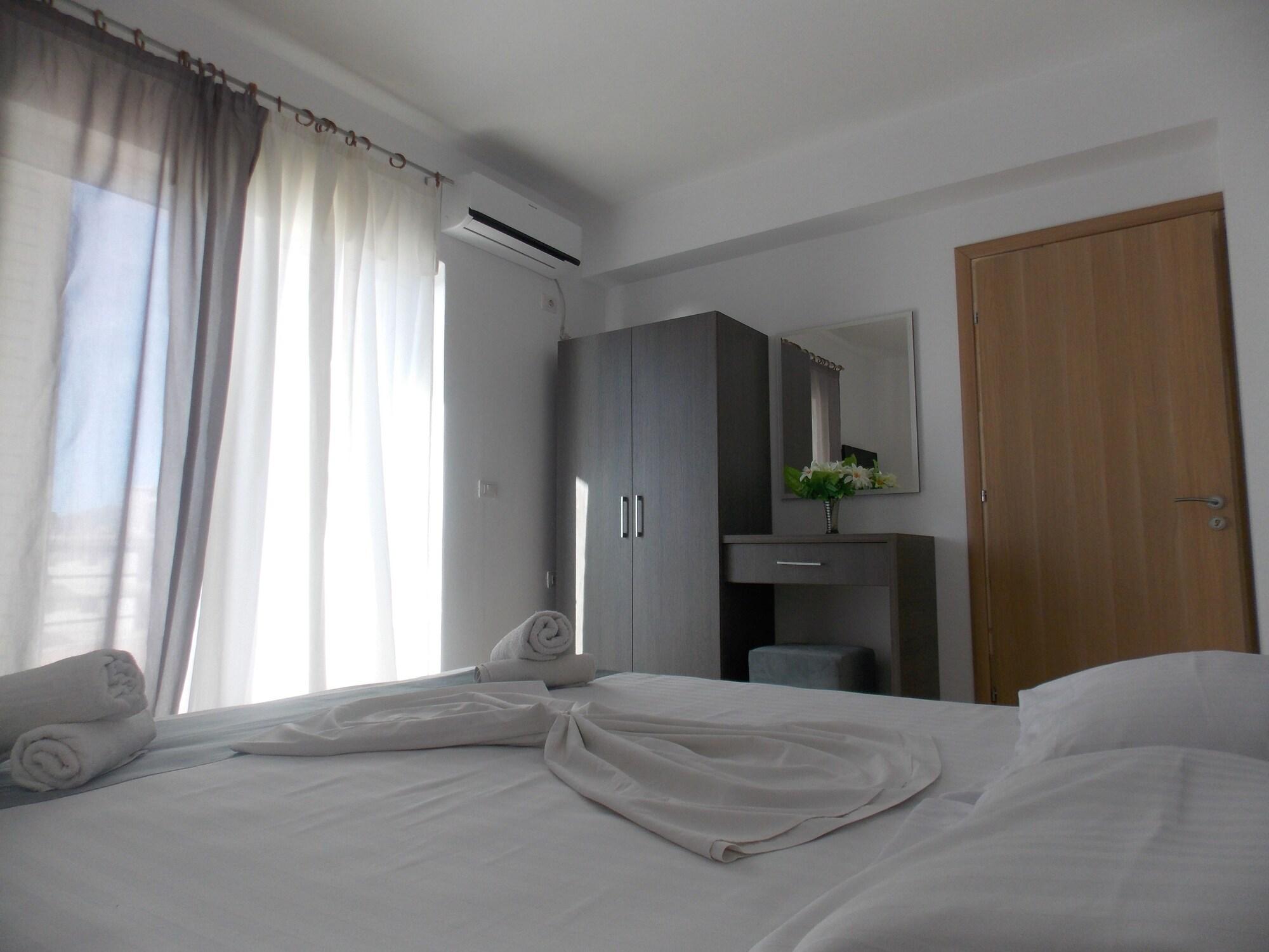 Afrimi Relax Apartments Sarande Bagian luar foto