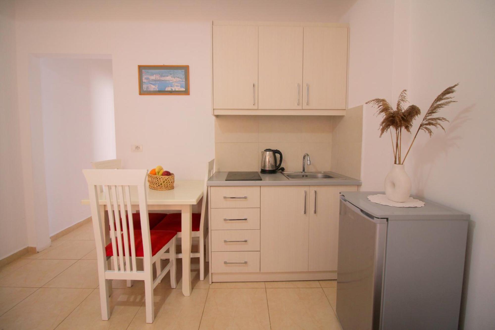 Afrimi Relax Apartments Sarande Bagian luar foto