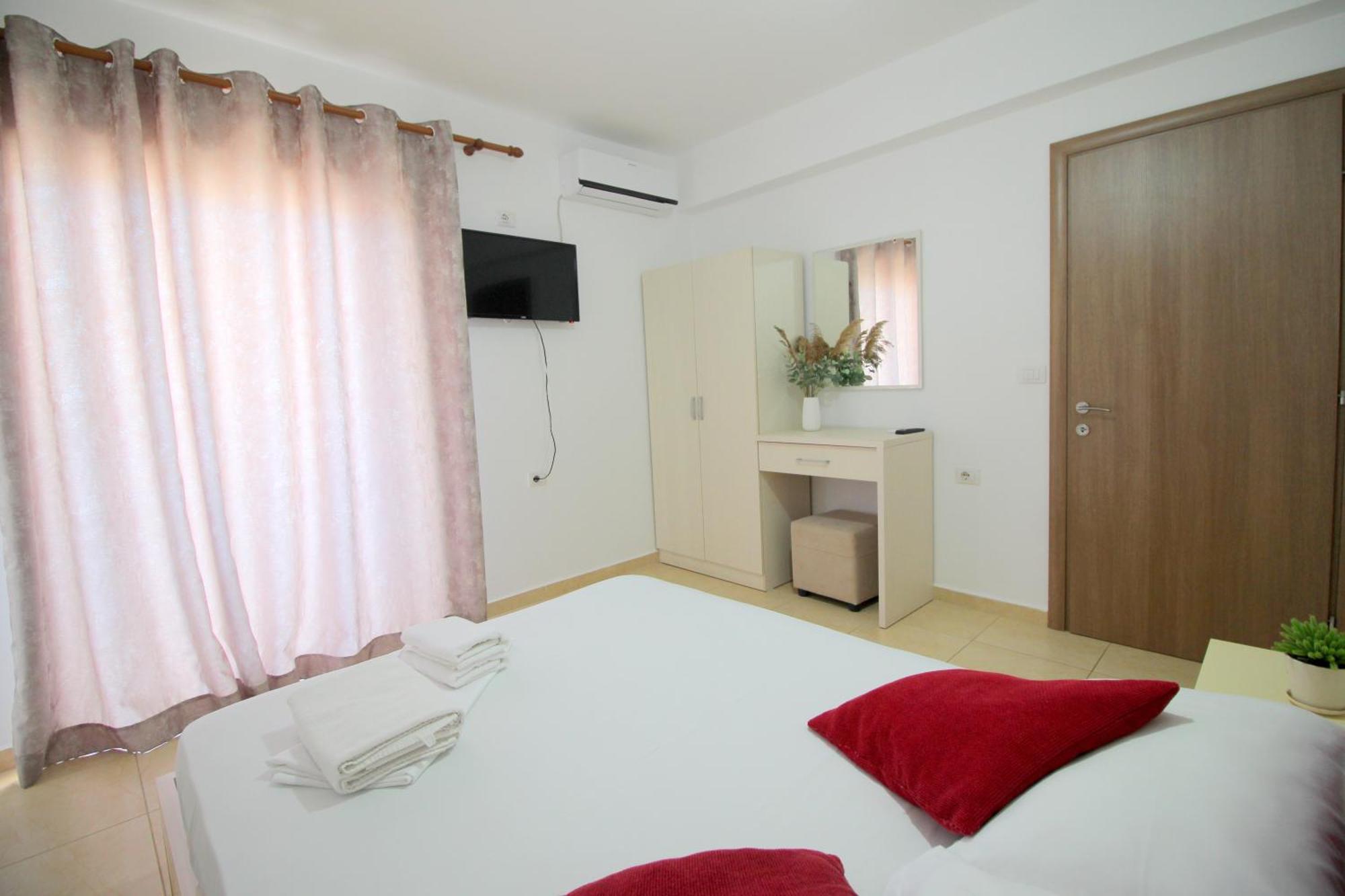 Afrimi Relax Apartments Sarande Bagian luar foto