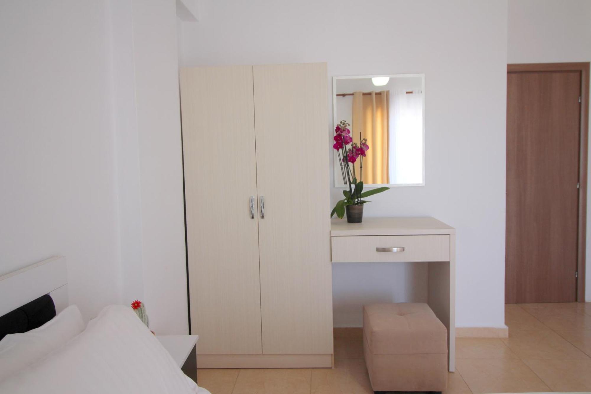 Afrimi Relax Apartments Sarande Bagian luar foto