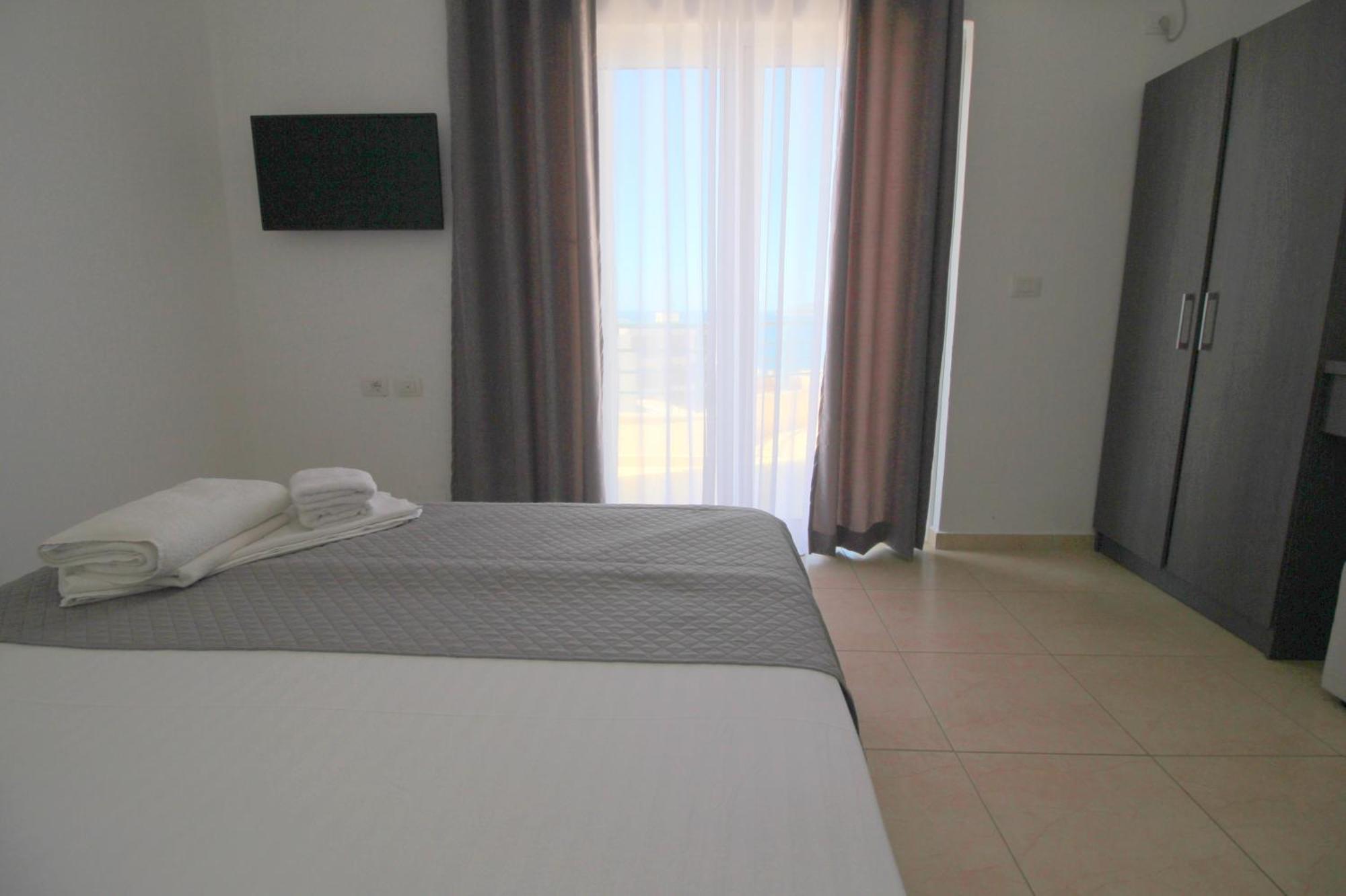Afrimi Relax Apartments Sarande Bagian luar foto