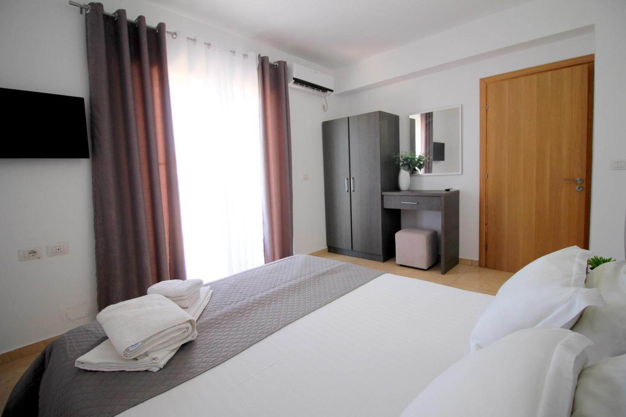 Afrimi Relax Apartments Sarande Bagian luar foto